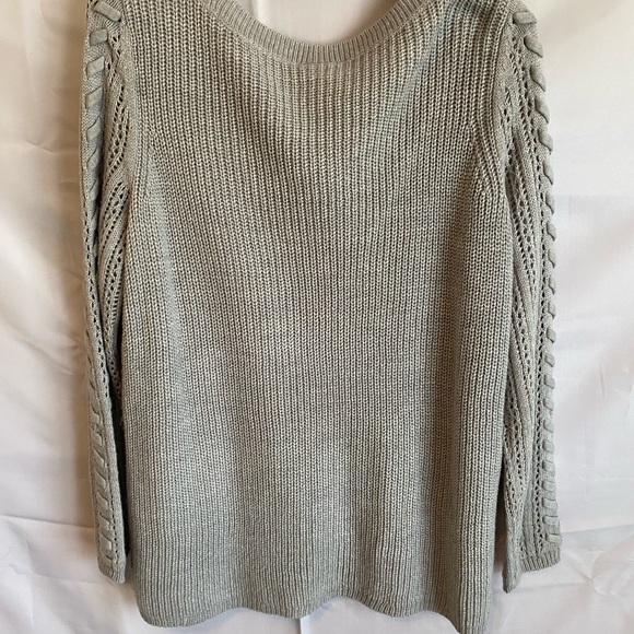 Sweater size large - Picture 2 of 5